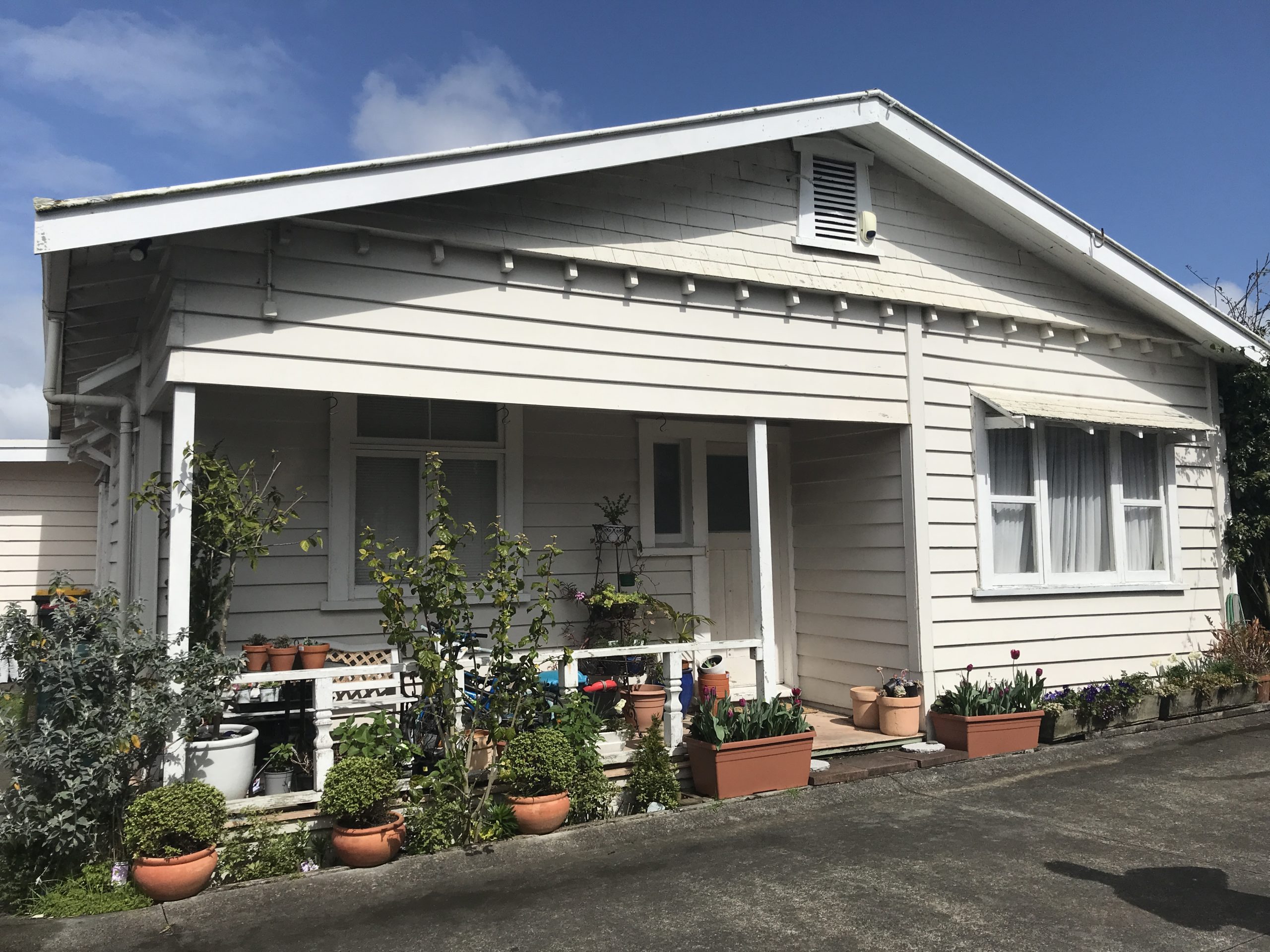 Character Bungalow – Perfect For Your Lifestyle Block – ID 1MANUREWA Cover Image