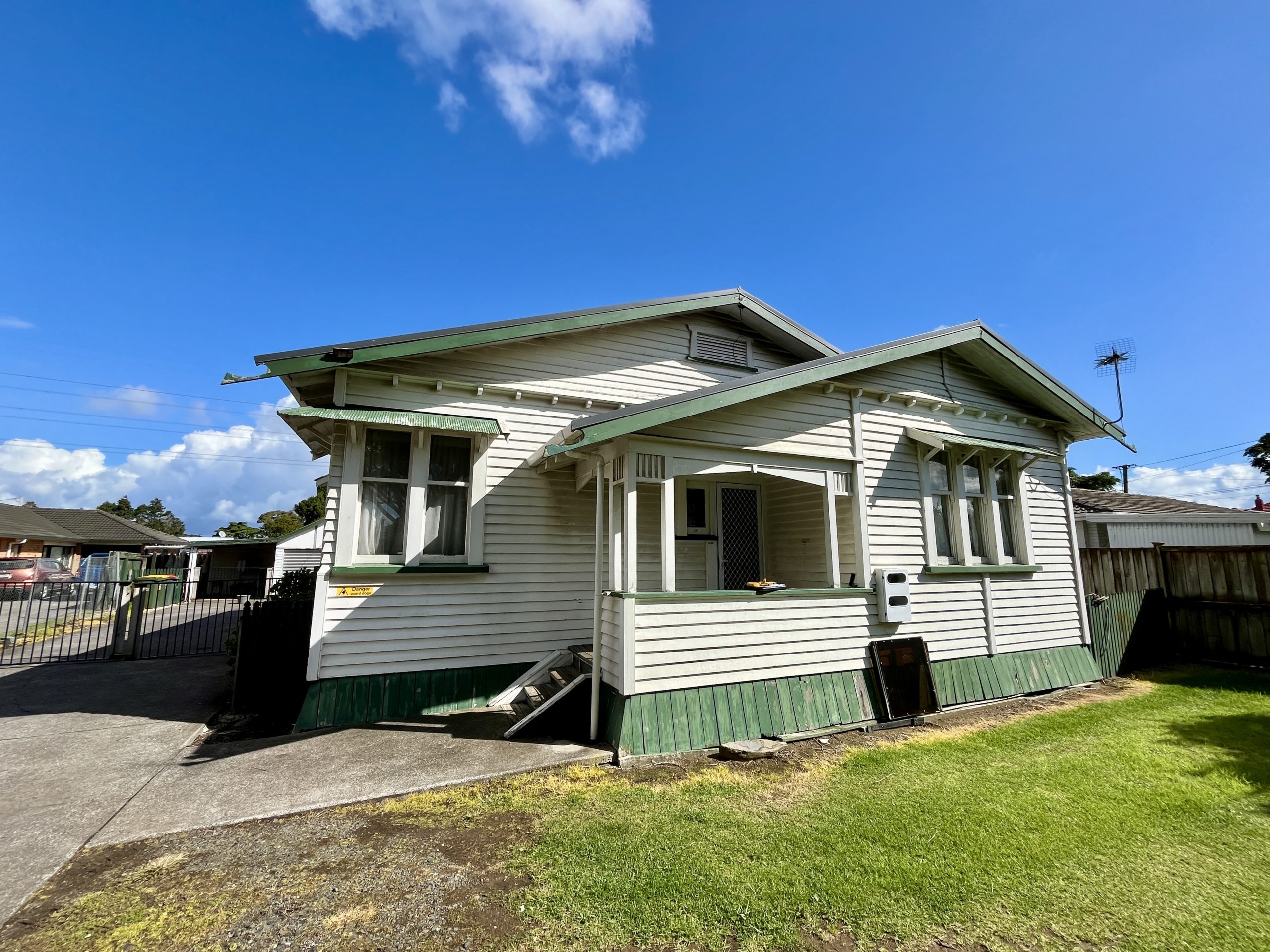 Charming 1920’s Bungalow – ID 49PAPATOETOE Cover Image