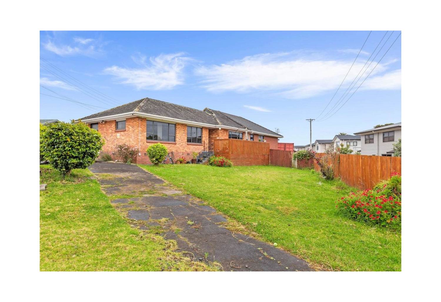 5 Bed, 3 Bath Home With Study! – ID 41PAPATOETOE Cover Image