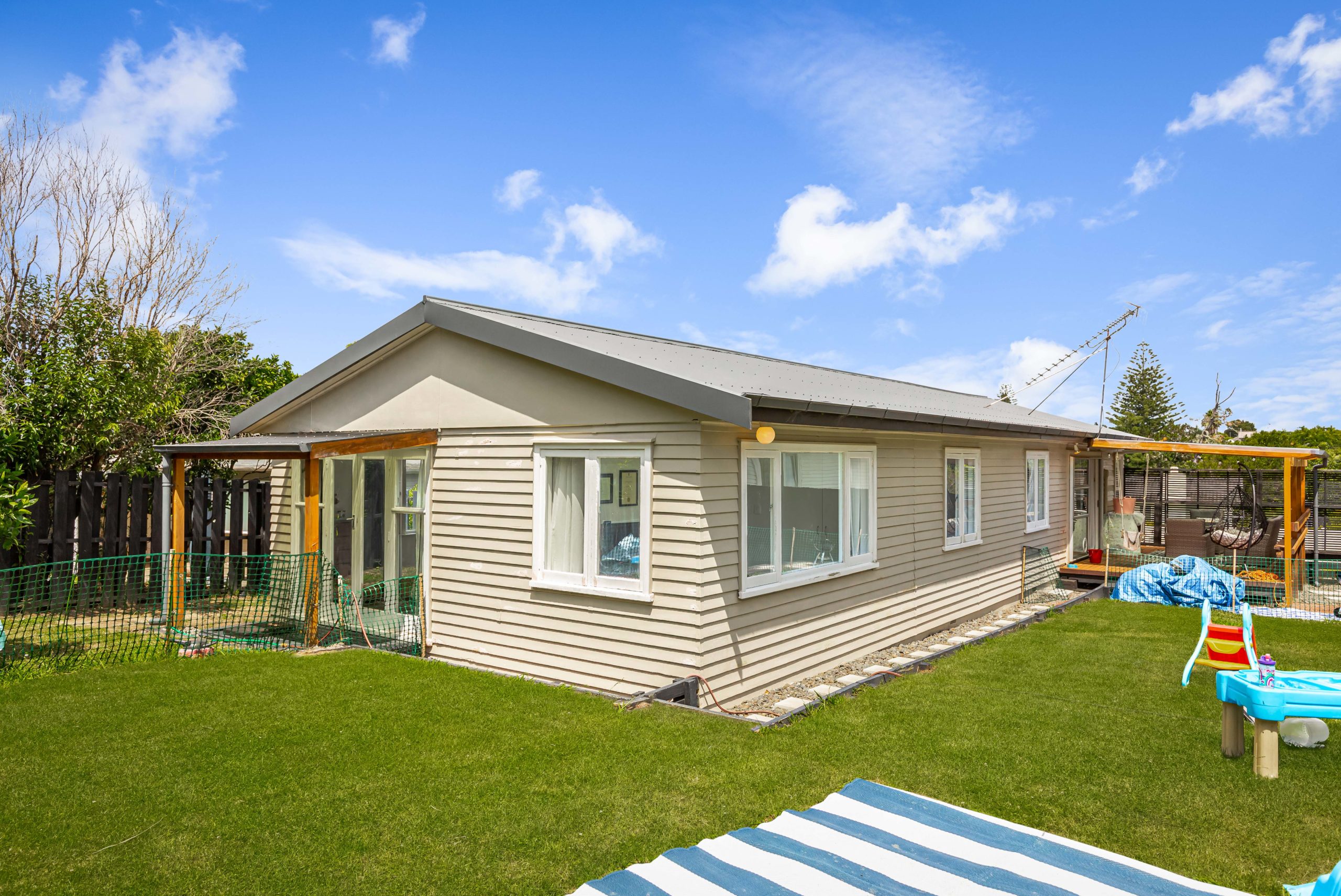 PRICE INCLUDES HOUSE + SHIFT* One Piece 4 Bedroom Weatherboard Home With Wow Factor! – ID 16BIRKDALE Cover Image